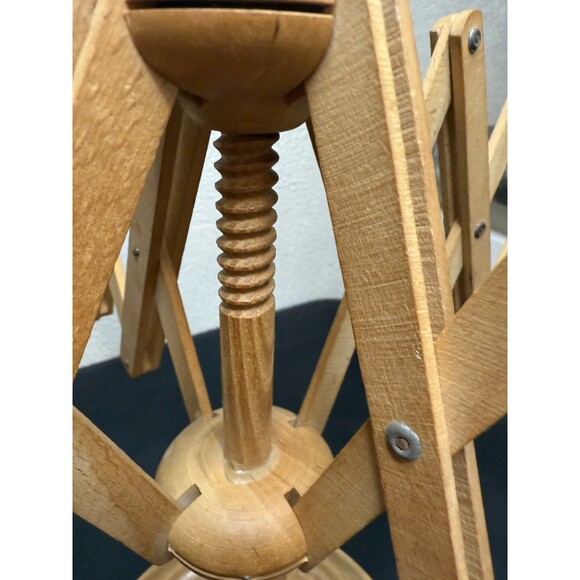 Wooden Tabletop Yarn Winder, Four-side Accordion-style Arms & Removable Top - Picture 6 of 11